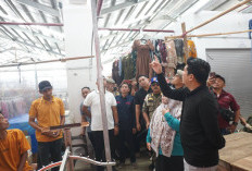 Pantau Stabilitas Bapok, Bupati Arie Sidak Pasar Purwodadi