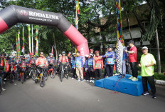 Peringati Hari Pahlawan, Cak Imin Lepas Gowes Gembira Rute Jakut-Kalibata