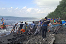 TNI AL Bergerak Cepat Mengevakuasi Nelayan Korban Kecelakaan di Laut