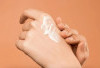 Sunscreen Dulu atau Day Cream Dulu, Mana yang Lebih Tepat?
