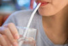 Minum Pakai Sedotan Bikin Penuaan Dini, Mitos Atau Fakta?