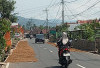 Bahu Jalan Jadi Tempat Jemur Kopi, Warga Lebong Tak Punya Pilihan Lain