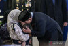 Momen Prabowo Cium Kening Anak Prajurit TNI yang Gugur di Lebanon