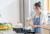 Sering Disepelekan, Kebiasaan Masak Ini Bisa Sebabkan Jerawat