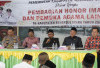 Bagikan Honor Pemuka Agama, Pemkab BU Junjung Tinggi Kehidupan Beragama