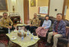 Setengah Dibuka