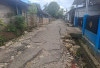Jalan Rusak Akibat Proyek SPAM, Warga Ancam Datangi Dinas PU & Kontraktor