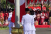 Momen Bendera Merah Putih Terbalik Saat Upacara HUT ke-80 RI di Balai Kota Surabaya