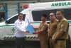 Bupati Azhari Serahkan Mobil Ambulans ke Puskesmas Ketenong